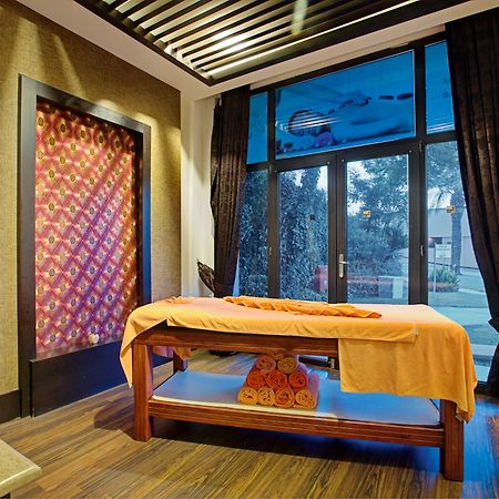 Asteria Family Resort Belek Antalia Esterno foto A massage table