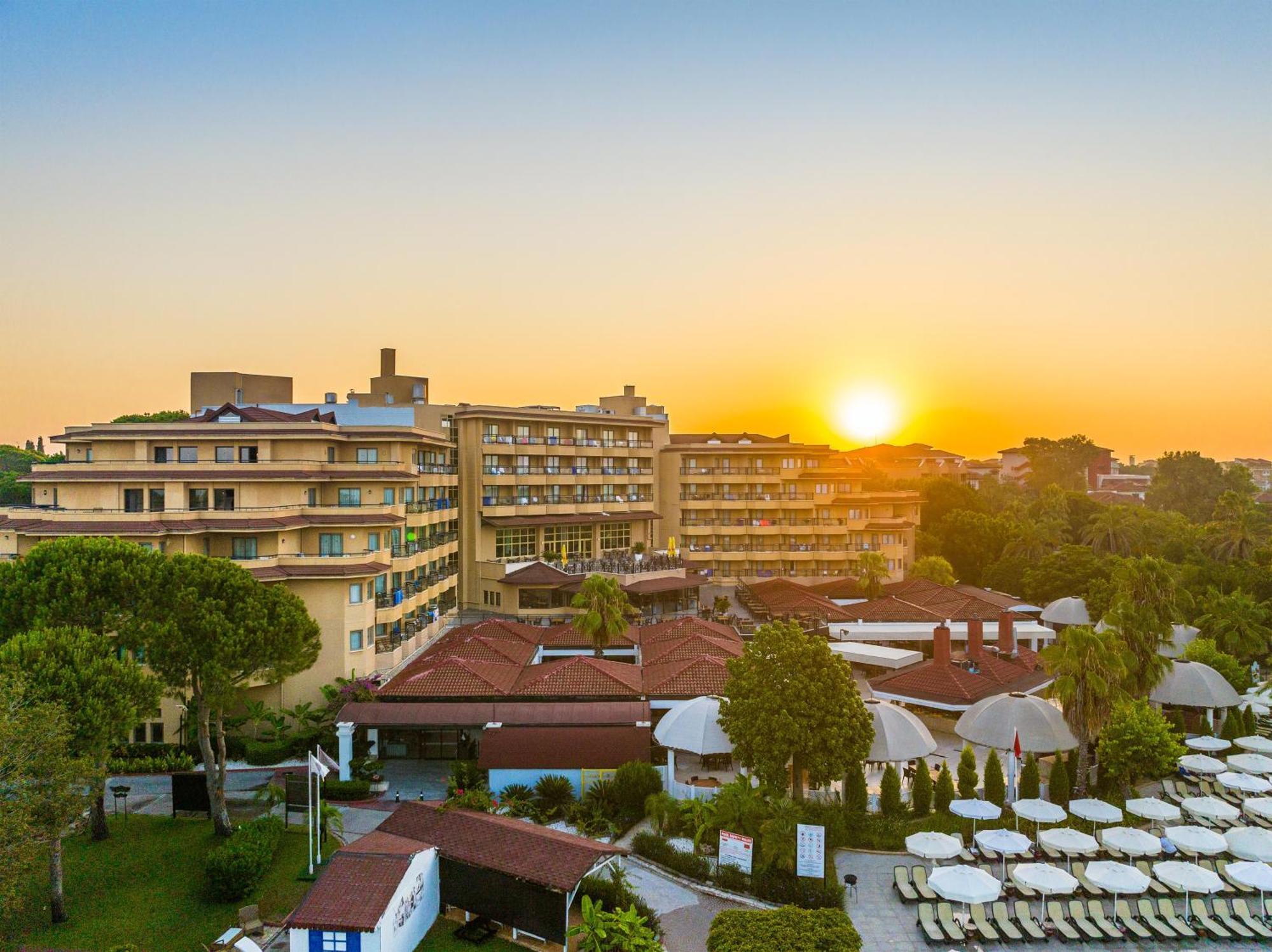 Asteria Family Resort Belek Antalia Esterno foto Sunset at the hotel
