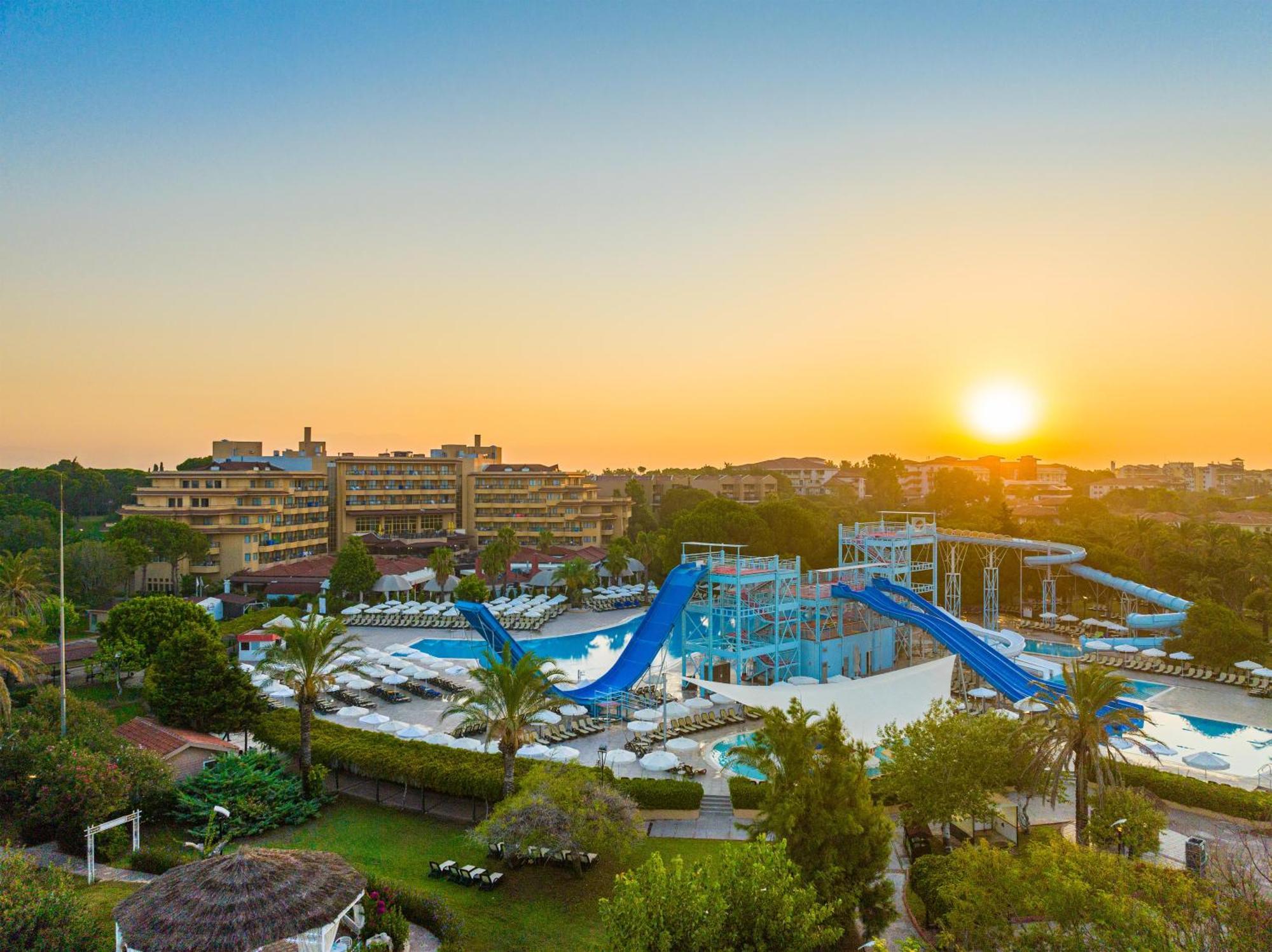 Asteria Family Resort Belek Antalia Esterno foto Sunset at the water park