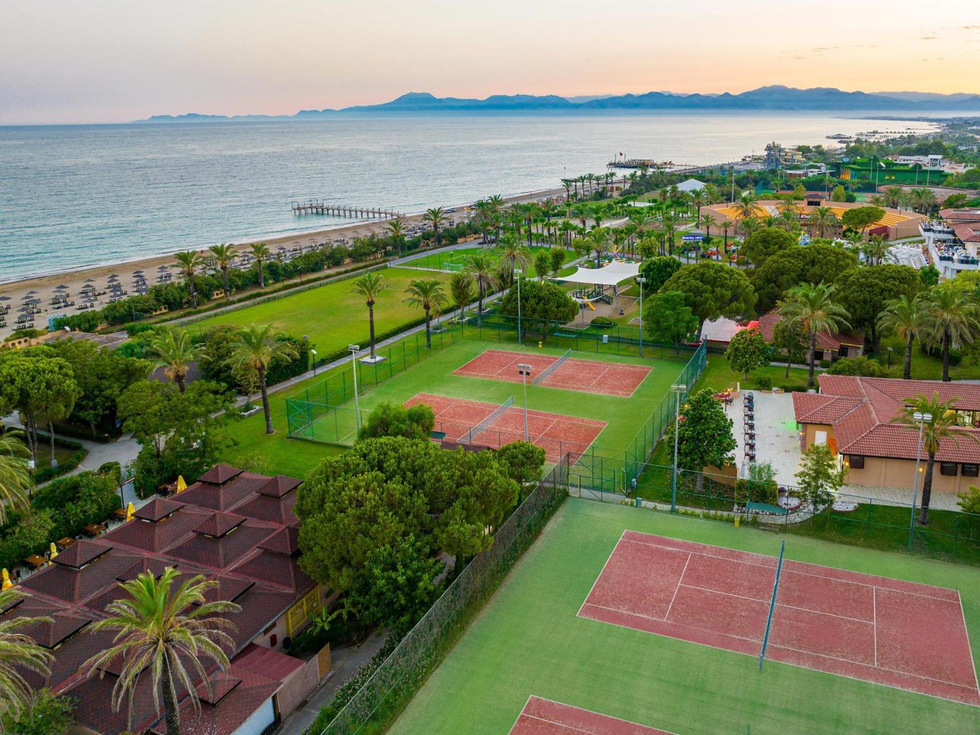 Asteria Family Resort Belek Antalia Esterno foto Tennis courts at the resort
