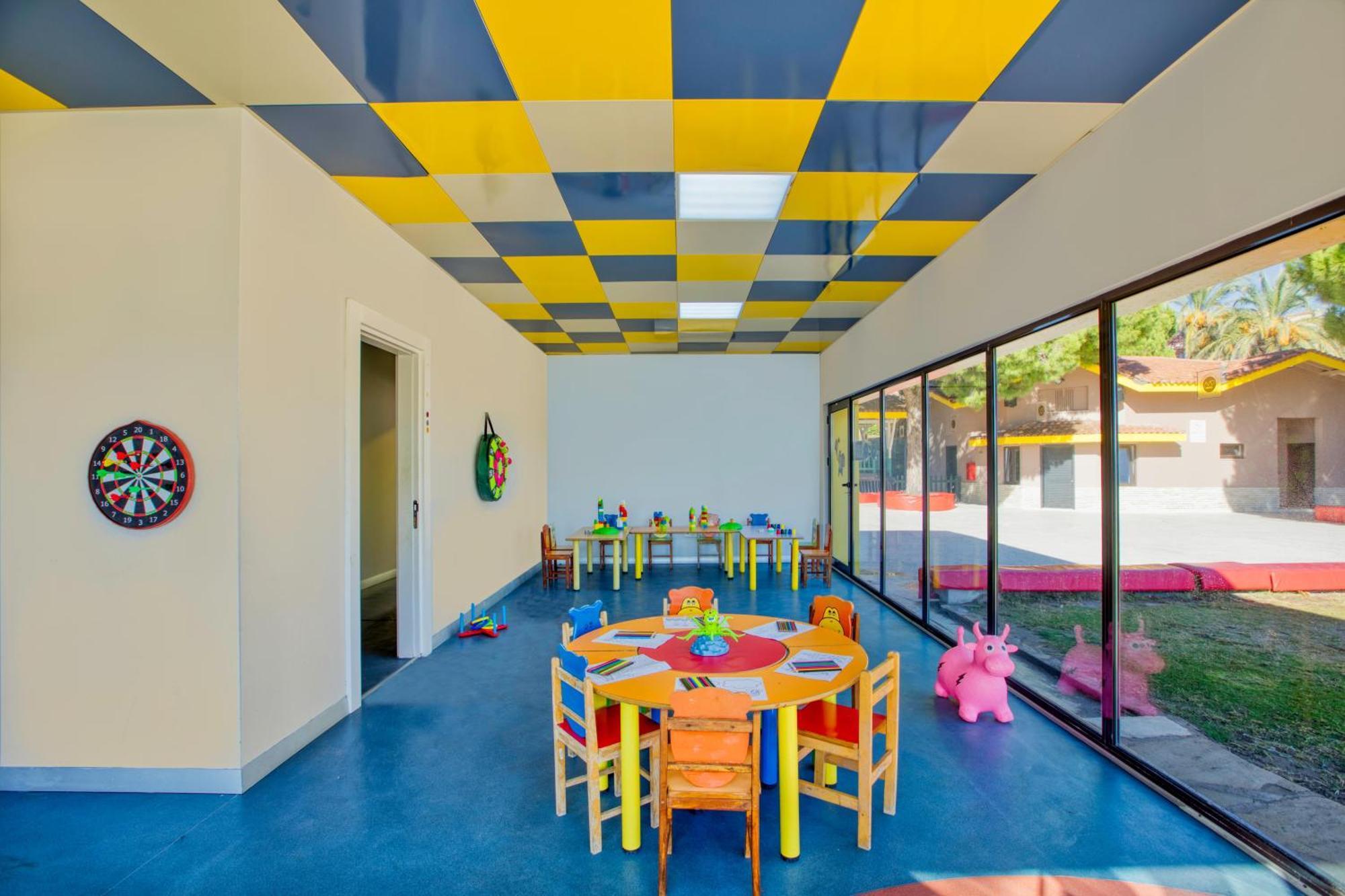 Asteria Family Resort Belek Antalia Esterno foto Kindergarten