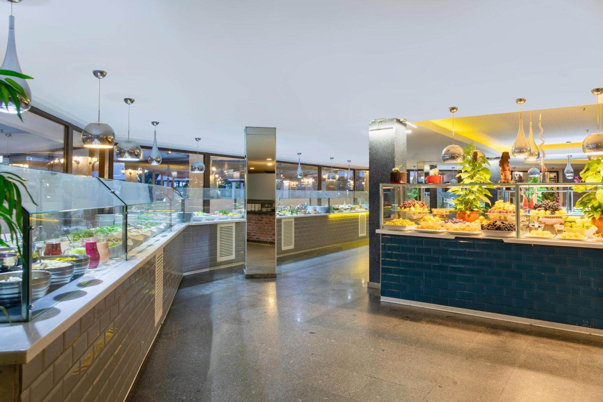 Asteria Family Resort Belek Antalia Esterno foto The buffet at the airport