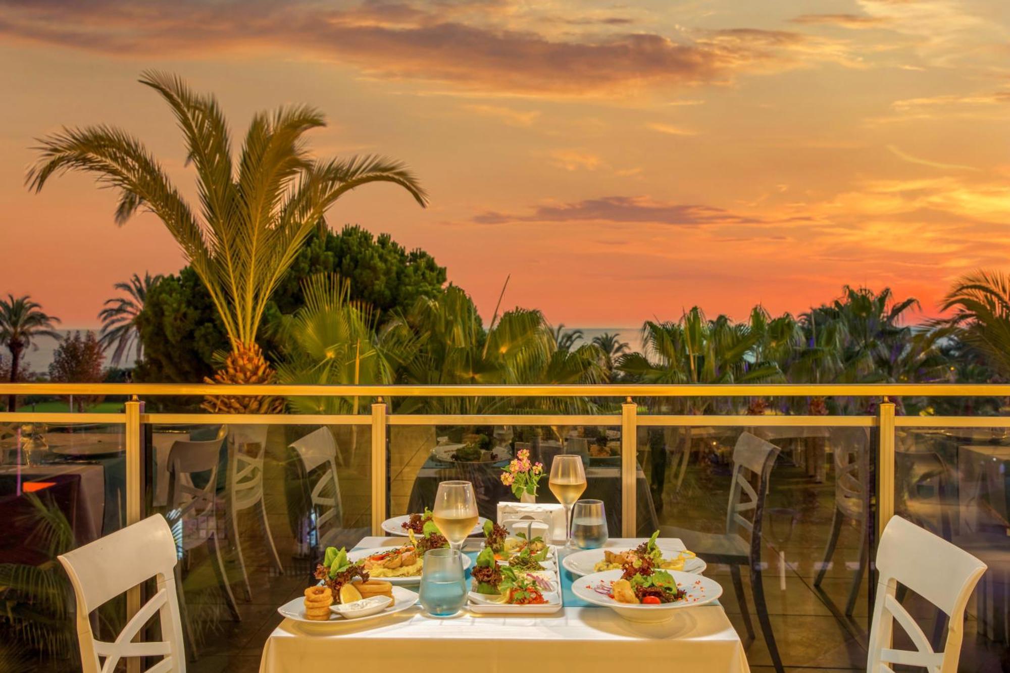 Asteria Family Resort Belek Antalia Esterno foto Sunset at the hotel